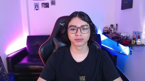 Snapshot of malik_harrison_ chatting on December 24, 3:37 pm Malik online show from December 24, 3:37 pm