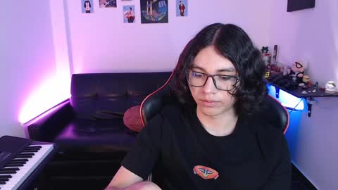 Snapshot of malik_harrison_ chatting on February 7, 5:18 pm Malik online show from February 7, 5:18 pm