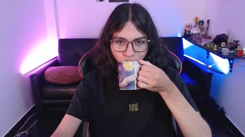 Snapshot of malik_harrison_ chatting on November 17, 6:14 pm Malik online show from November 17, 6:14 pm