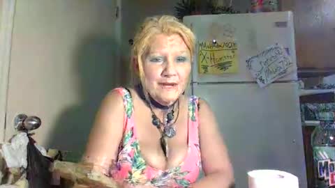 Snapshot of malinda702 chatting on December 5, 2:53 am malinda702 online show from December 5, 2:53 am