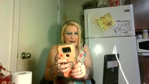 Snapshot of malinda702 chatting on February 1, 4:33 am malinda702 online show from February 1, 4:33 am