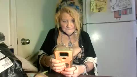 Snapshot of malinda702 chatting on February 21, 12:22 am malinda702 online show from February 21, 12:22 am