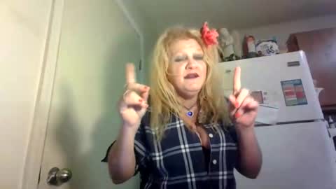 malinda702 online show from May 23, 11:31 pm