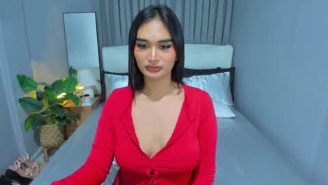 Snapshot of mallorygil chatting on December 6, 5:53 am Mallory online show from December 6, 5:53 am