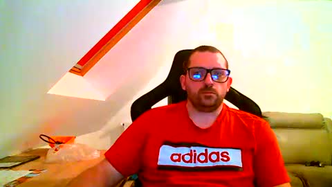 breton online show from December 1, 8:20 pm