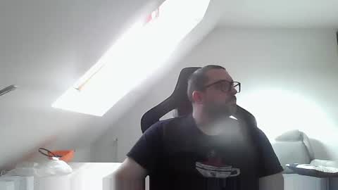 breton online show from December 9, 2:06 pm