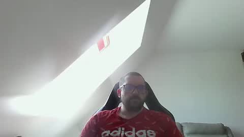 breton online show from May 17, 11:28 am