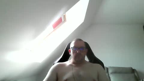 Snapshot of malou2927 chatting on July 1, 7:21 am breton online show from July 1, 7:21 am