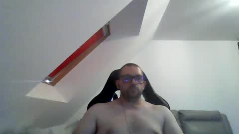 Snapshot of malou2927 chatting on July 5, 8:27 pm breton online show from July 5, 8:27 pm