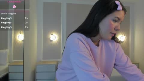 Snapshot of malu_03x chatting on October 18, 2:47 am M A L U online show from October 18, 2:47 am