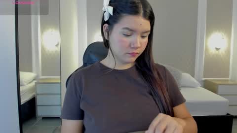 Snapshot of malu_03x chatting on October 19, 2:23 am M A L U online show from October 19, 2:23 am
