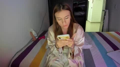 Snapshot of malucam_06 chatting on December 2, 12:41 am instagram  nueela   online show from December 2, 12:41 am