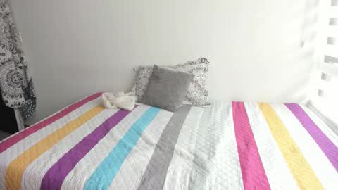 instagram  nueela   online show from December 21, 7:21 pm