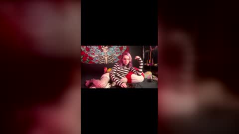 Snapshot of mamashroomz chatting on March 1, 6:21 pm MamaShroomz online show from March 1, 6:21 pm