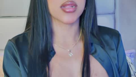 Snapshot of mami_natacha19x chatting on November 22, 6:01 am nati online show from November 22, 6:01 am