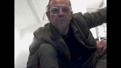 Snapshot of man38110 chatting on March 9, 8:42 pm man38110 online show from March 9, 8:42 pm