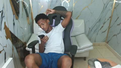Snapshot of man_sant11 chatting on April 29, 5:30 pm man_sant11 online show from April 29, 5:30 pm