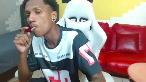 Snapshot of man_sant11 chatting on May 17, 4:47 pm man_sant11 online show from May 17, 4:47 pm