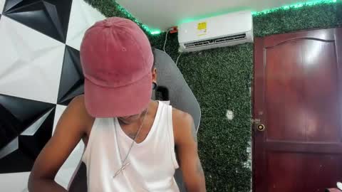Snapshot of man_sant11 chatting on May 23, 7:18 pm man_sant11 online show from May 23, 7:18 pm