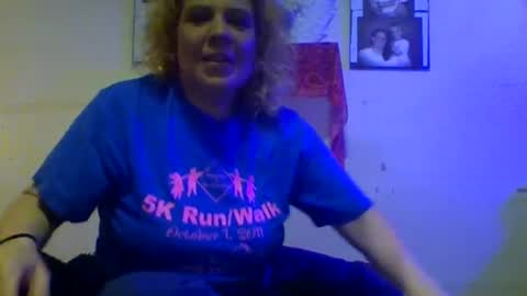 Snapshot of mandilube39 chatting on April 19, 8:24 am mindy22 online show from April 19, 8:24 am