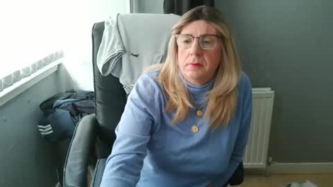 mandy_crossley online show from April 22, 8:06 am