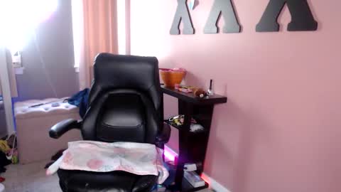 MandyBabyXXX online show from February 20, 6:52 pm