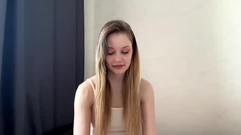 Snapshot of maniemarchitto chatting on April 17, 5:21 am Hey there my name is Sarah online show from April 17, 5:21 am