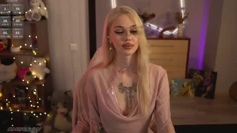 Amelie online show from June 5, 7:08 pm