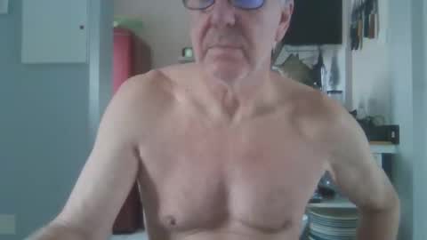 Snapshot of manngrossbite chatting on March 12, 9:12 am manngrossbite online show from March 12, 9:12 am