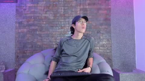 Manuel online show from January 4, 7:44 pm