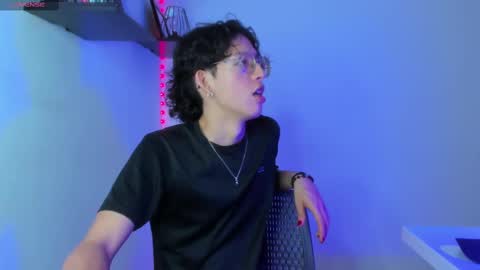 Manuel online show from February 12, 7:45 pm