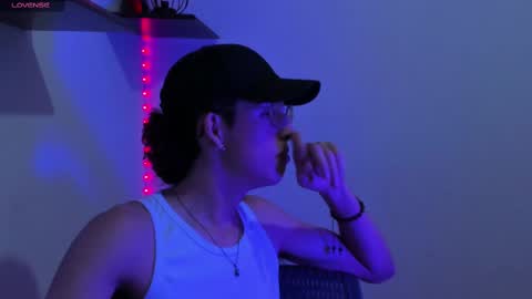 Manuel online show from February 18, 1:00 pm