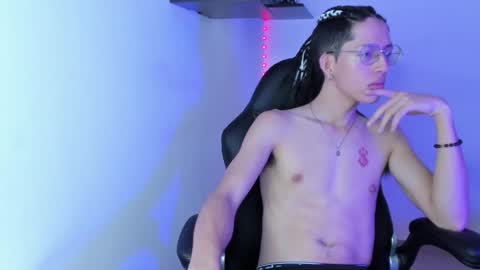 Manuel online show from March 12, 7:59 pm