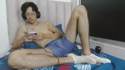 Manuel online show from May 3, 12:05 am