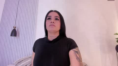 Snapshot of manuela_montes_ chatting on April 29, 11:25 am manuela_montes_ online show from April 29, 11:25 am