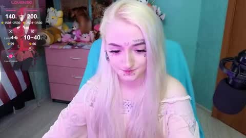 Snapshot of manuela_unicorn chatting on February 7, 8:31 pm Manuela online show from February 7, 8:31 pm