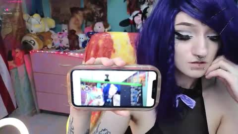 Manuela online show from November 19, 10:10 pm