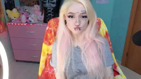 Manuela online show from February 9, 8:24 pm