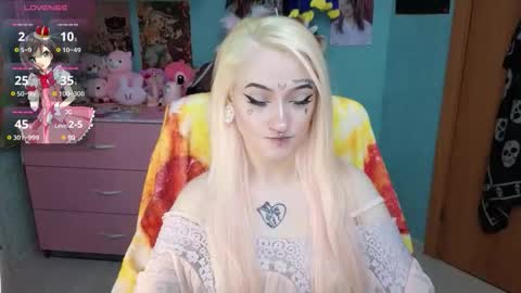 Manuela online show from March 4, 8:15 pm