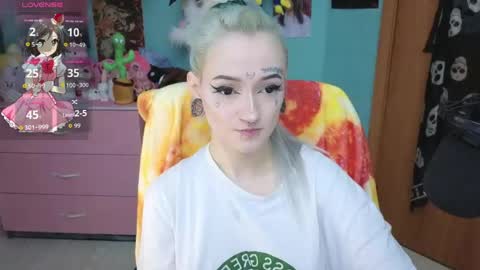 Manuela online show from April 17, 8:45 pm