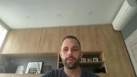 manynaaamess online show from October 24, 9:28 am