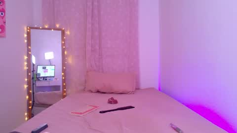     online show from April 5, 7:05 am