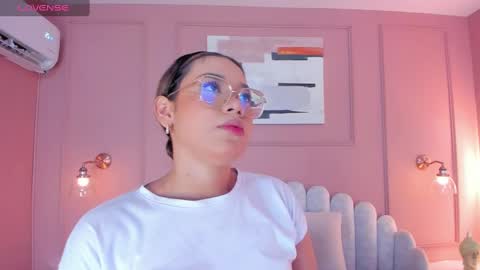 Snapshot of mara_brooks chatting on December 4, 6:39 pm Mara online show from December 4, 6:39 pm