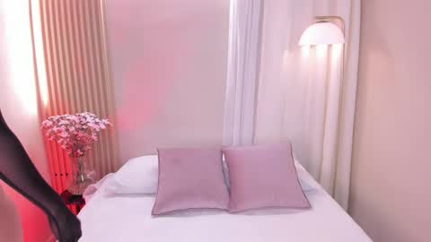 Snapshot of mara_brooks chatting on December 2, 8:37 pm Mara online show from December 2, 8:37 pm