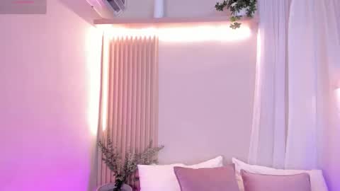 Snapshot of mara_brooks chatting on December 15, 1:10 am Mara online show from December 15, 1:10 am