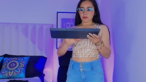 Mara online show from December 16, 8:03 pm