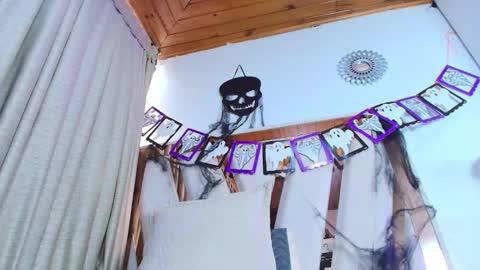 Snapshot of maraa_x chatting on October 9, 8:07 pm maraa_x online show from October 9, 8:07 pm