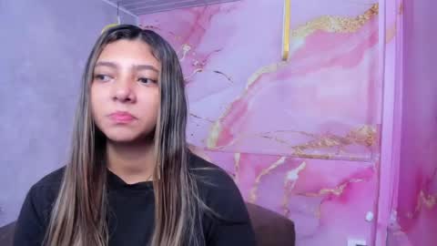 Snapshot of maraluna_ chatting on April 25, 11:13 am Maraluna online show from April 25, 11:13 am