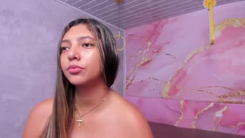 Snapshot of maraluna_ chatting on April 26, 11:52 am Maraluna online show from April 26, 11:52 am