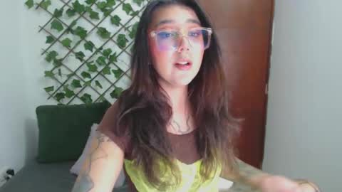 Snapshot of marce_bunny chatting on September 15, 12:32 am Marcela  online show from September 15, 12:32 am